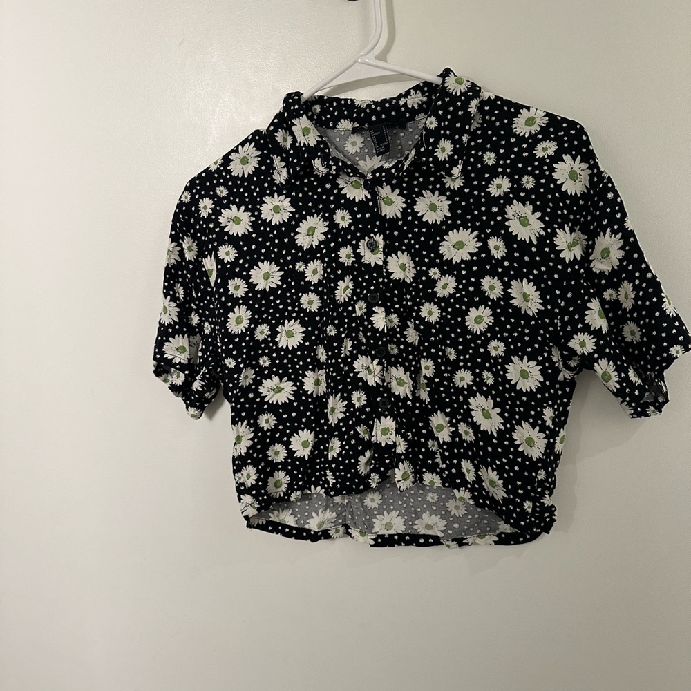 Small floral patterned cropped button down shirt from Forever 21